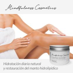 Hypoallergenic organic base cream for moisturising and soothing skin.