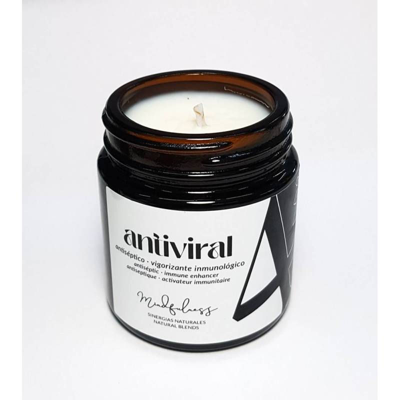 Aromatherapie-Kerze mit ätherischen Ölen Antiviral